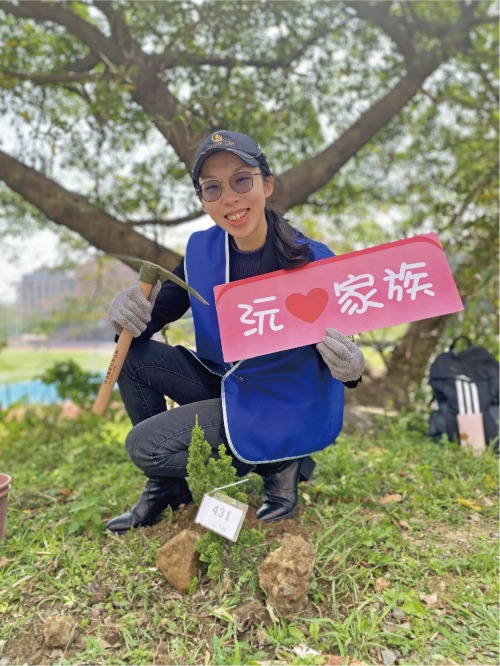 沅林營建機構特助林特助與同仁們,滿心期待樹苗慢慢茁壯,為台灣這座島嶼貢獻一份良善心意。